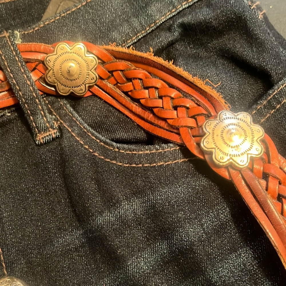 Fossil Vintage Braided Brown Leather Belt with Floral Concha - Picture 11 of 13